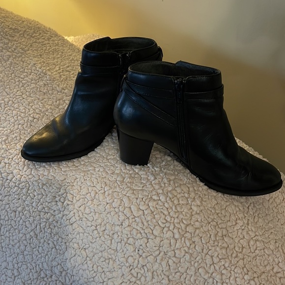 Vionic Upright Upton Ankle Boots - Picture 2 of 9